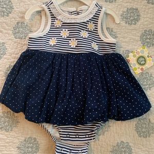 NWT daisy dress with matching hat 3m